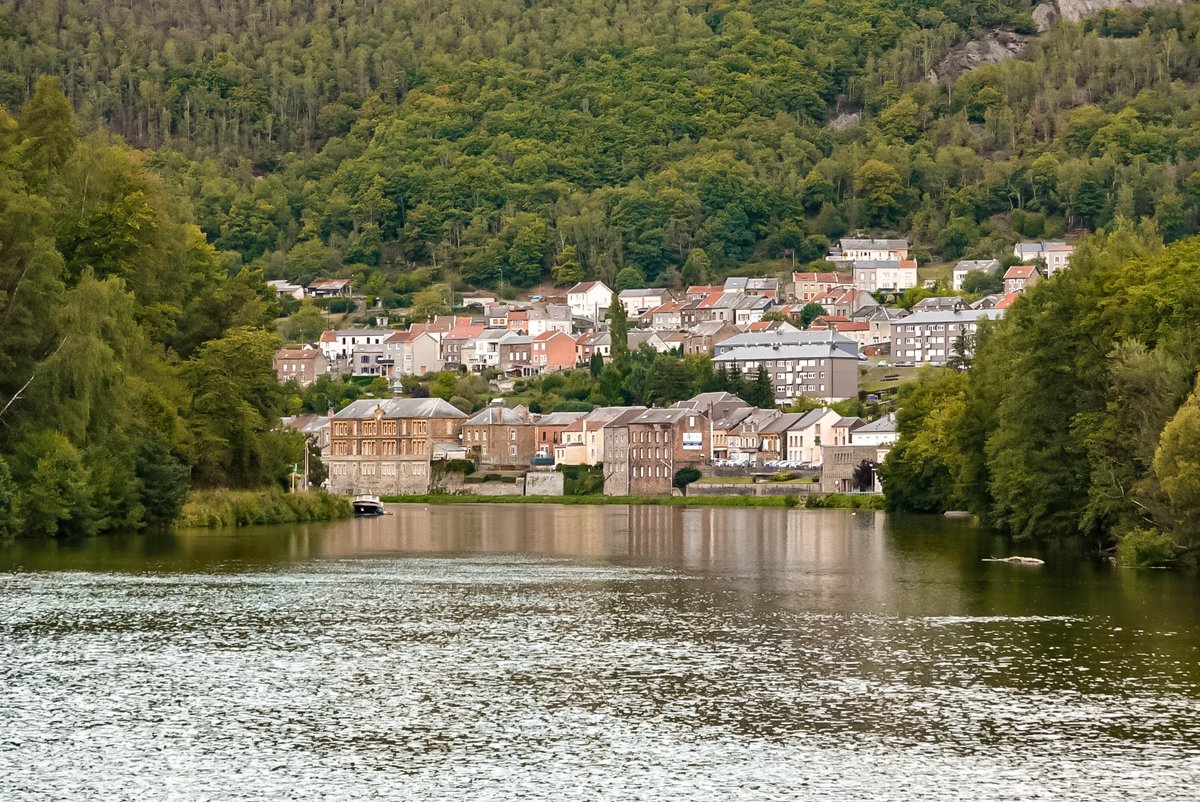 💦 Les paysages des bords de Meuse, bien jolis même par temps pluvieux! 🌧  #meuseavelo #cyclotourisme #ardennes #MagnifiqueFrance