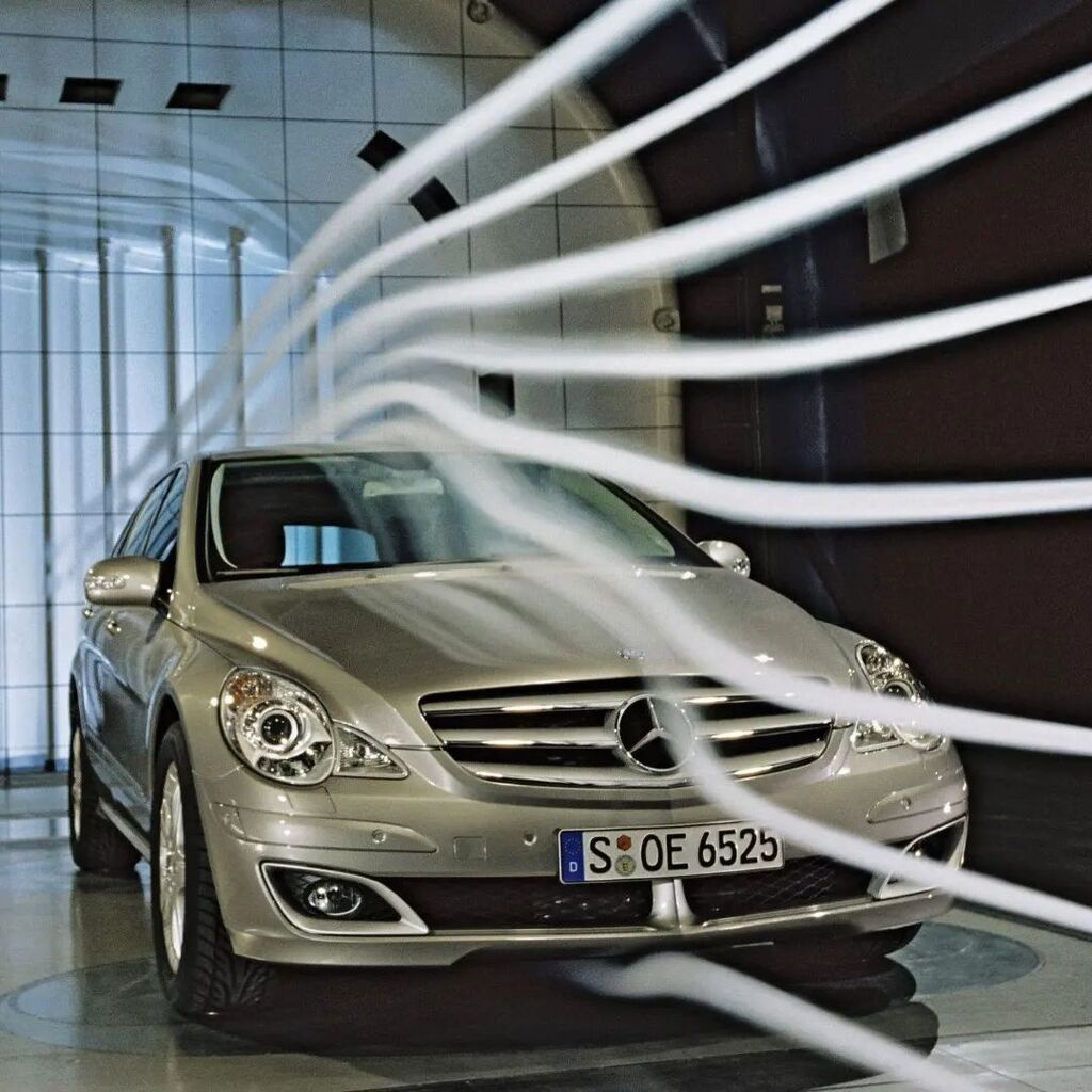 mercedesmodern's tweet photo. Who on earth is going to show you these pictures if I don't?? Like, @mercedesbenzmuseum could neverr 🥱🥱... the day I die, I'm taking my rare Mercedes-Benz pictures with me I guess 🤷🏻♂️🤷🏻♂️🤷🏻♂️
#modernclassic #W251 #R500 #R320 #mercedesbenz #mercedes https://t.co/rKqXatSFEp
