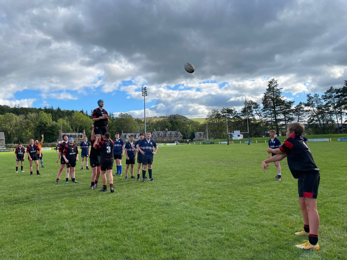 PeeblesRugbyDev's tweet image. Good afternoon’s rugby @SelkirkRFCInfo with @PeeblesHSPhysEd visitors against @SelkirkHS. S1’s played an S1/2 mix with honours even 14-14. S2 won their game 21-0 while the U15’s came up just short 17-24. @SRFCdevelopment @PeeblesRugby