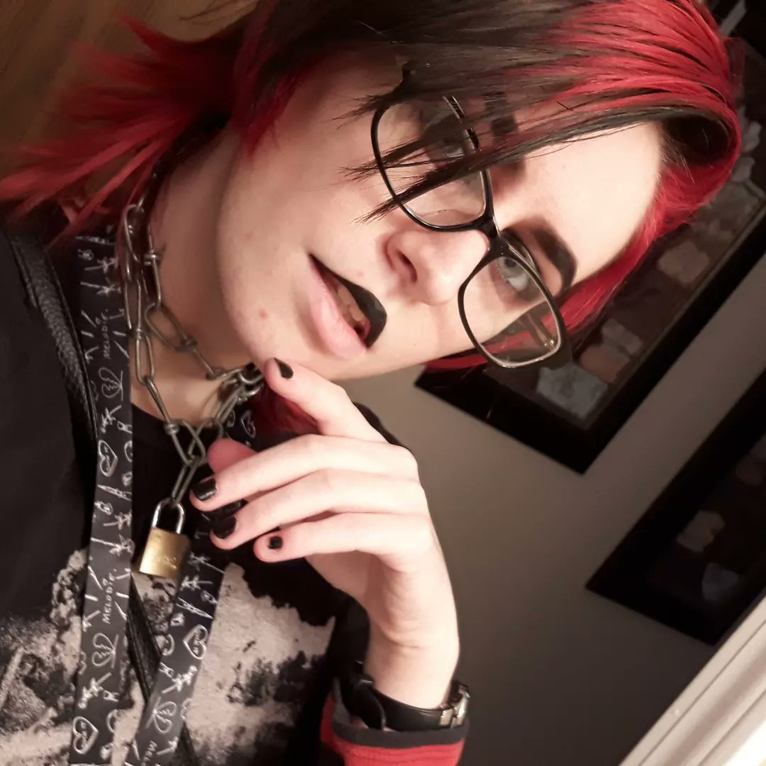 SmolGothArt's tweet photo. Cross posting from Instagram! Long story short, I've spent the past year bettering myself and working towards a brighter future with the people I love. I plan to start posting more and getting back in touch with all of you soon. Stay safe, my friends <3 https://t.co/c4axo4vsU2