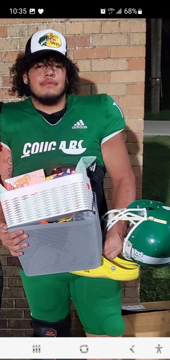 mrEdReyesHD's tweet photo. Varsity home coming game against Sunset Victory of 40 to 6. And my boy had his whole team behind him when he presented his sweetheart with the HOCO purposal. SHESAIDYES! https://t.co/hbNSdWts6o