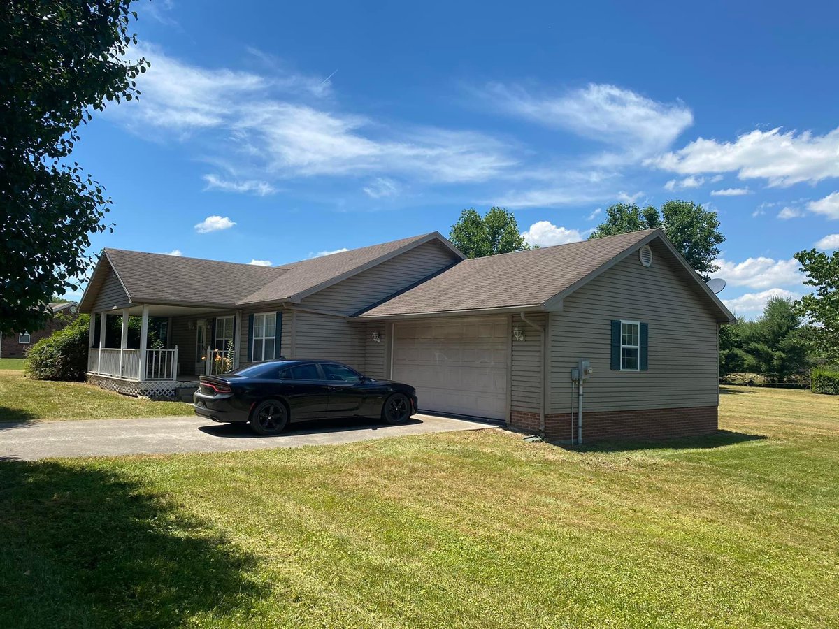 Tannernoel34's tweet photo. Thank God for his many blessings! We are officially home owners and we are so excited! 

Big shoutout to Blake Henderson for taking care of us and getting the job done, highly recommend him! https://t.co/qlDTDCglg7