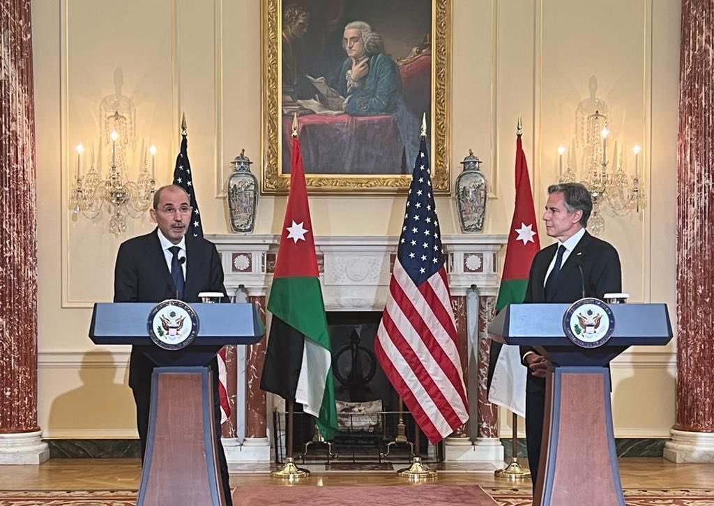 ForeignMinistry's tweet photo. وقع @AymanHsafadi ونظيره الأمريكي @SecBlinken، اليوم في #واشنطن، مذكرة تفاهم جديدة حول العلاقات الاستراتيجية الأردنية الأمريكية تؤطر المساعدات المالية التي تعتزم الولايات المتحدة تقديمها للأردن للسنوات السبع القادمة.
#الأردن
#الولايات_المتحدة

#Jo_USA_MoU
@StateDept 

 🇺🇸 🇯🇴 https://t.co/HLI9MvIJL7