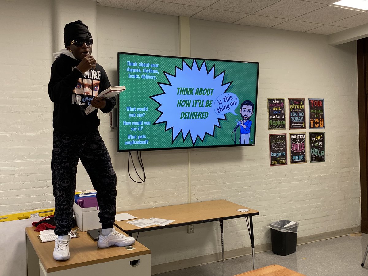 LosonROC's tweet photo. 🎙WHO AM I?🎤 @RCSDMonroe Lower students wrote poems/raps exploring their own identity.  Some took the stage to deliver their work!  @RCSDNYS #JewelOfTheCity #PoetrySlam #FirstWeekOfSchool https://t.co/tSZ4P4FPkH