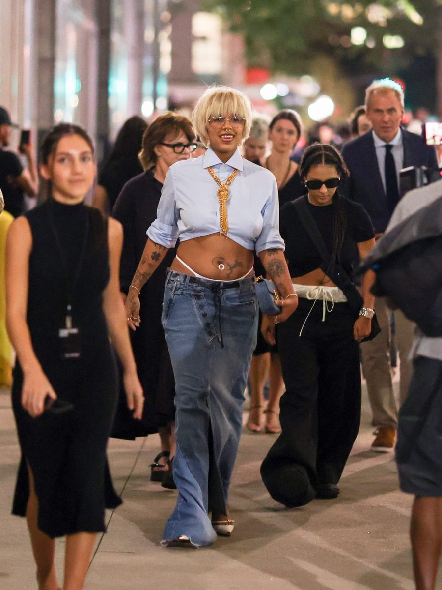 DiarioLibre's tweet photo. 👠| #RevistaDL | Tokischa y su llamativo look en la Semana de la Moda de Nueva York

🔗https://t.co/WCZRJIYibV

#DiarioLibre #Tokischa #ModaRD #NY #MúsicaUrbana https://t.co/DDnuyvKFhO