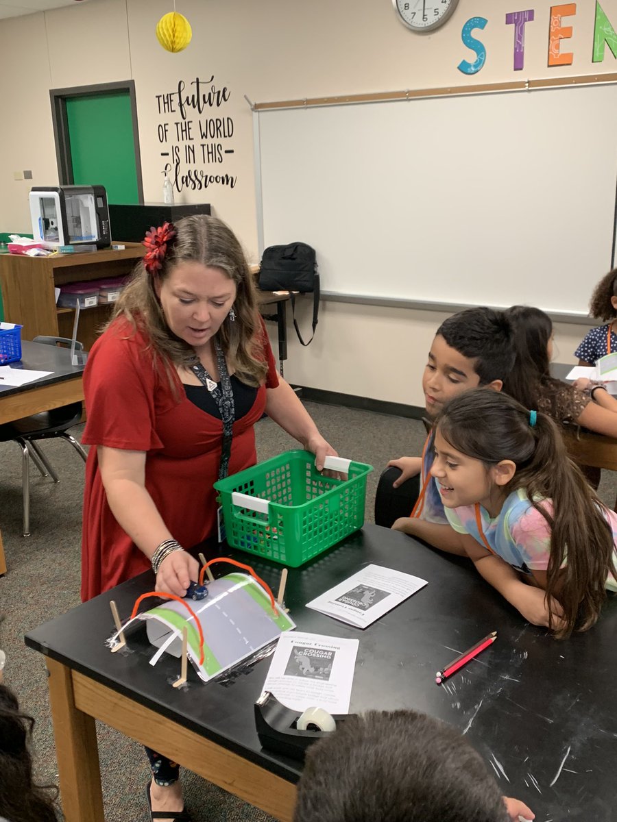 LPFrizzle's tweet photo. Some of my FAVORITE moments in STEM Lab this last week. @stemlpisd @RIZZUTOELEM @BSEBobcats #ChooseLP #LPSTEMisElementary https://t.co/HOX8v7MrXK