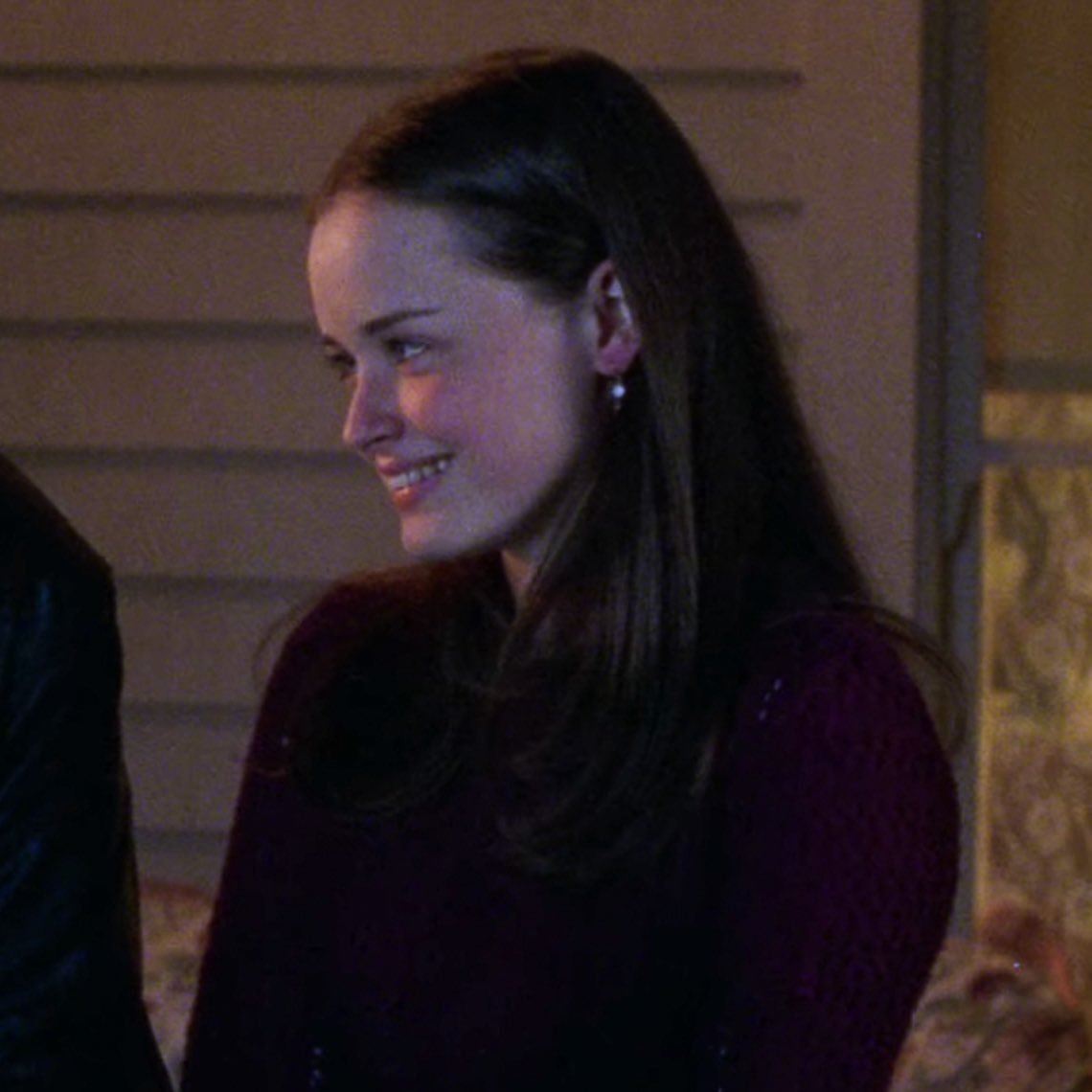 Happy birthday to the great alexis bledel, thank you for bringing us rory gilmore <3 