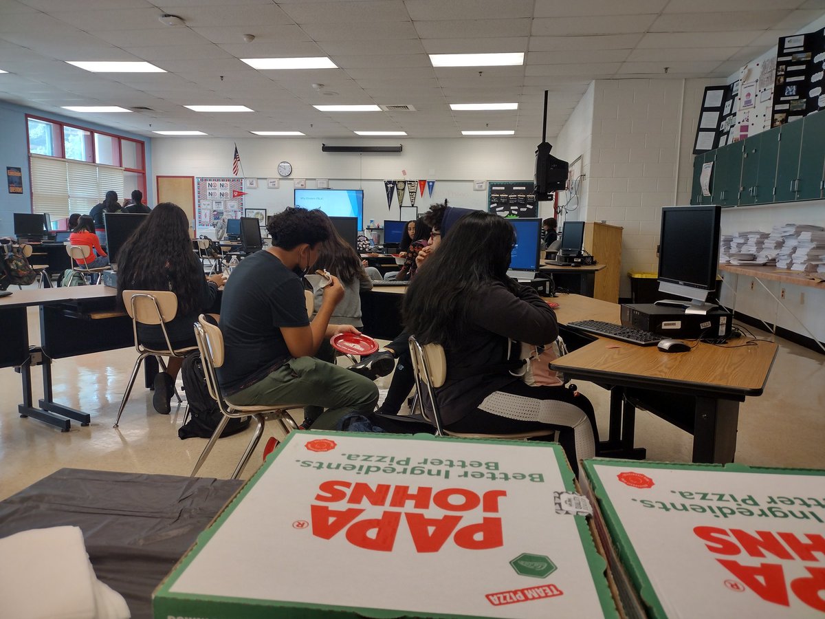 AEHSAOF's tweet photo. AEHSFBLA KICKOFF Pizza Party
#aehsfblarocks https://t.co/i1bjHfpiQe