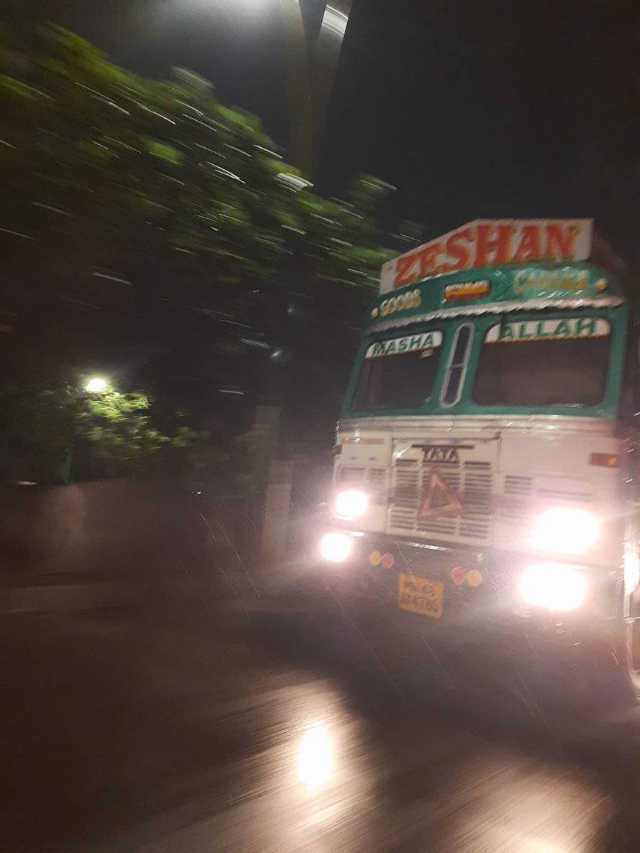 shaibazthakur11's tweet photo. Rash driving of this truck driver hits our car and he didnt stop plz take action on this truck and fine him please its a humble request @CMOMaharashtra @MumbaiPolice @ThaneCityPolice @MTPHereToHelp @CPMumbaiPolice https://t.co/LUlVBQX9Nj