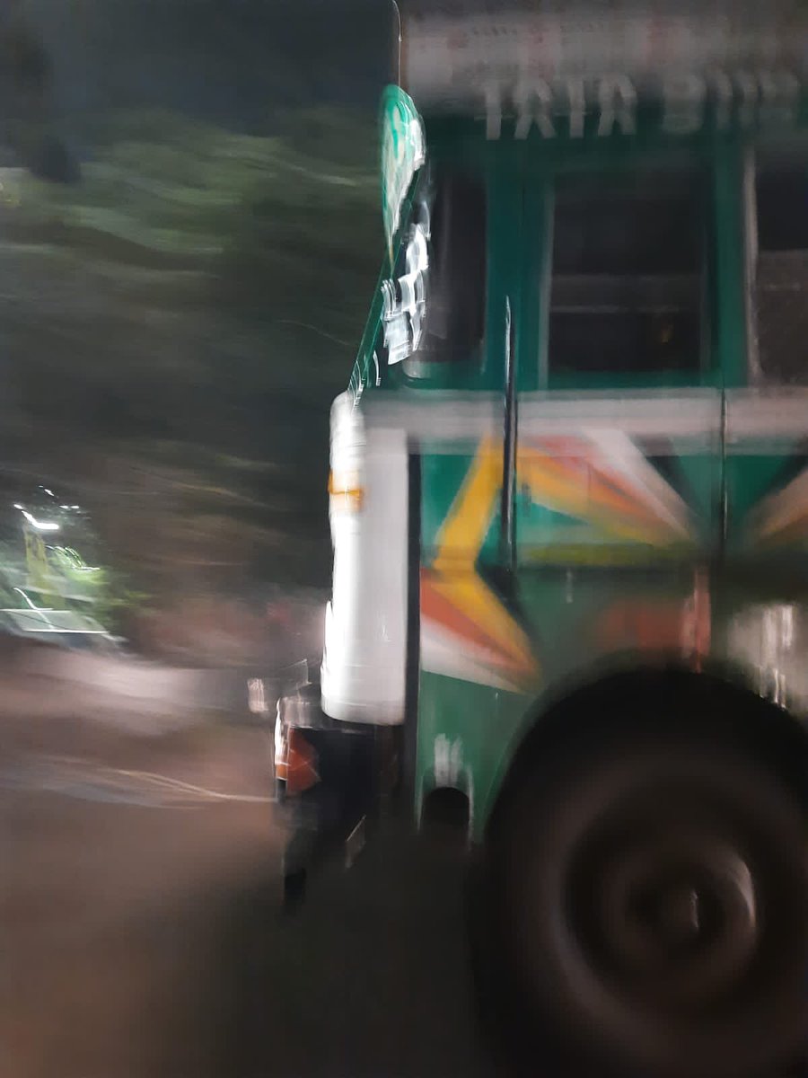 shaibazthakur11's tweet photo. Rash driving of this truck driver hits our car and he didnt stop plz take action on this truck and fine him please its a humble request @CMOMaharashtra @MumbaiPolice @ThaneCityPolice @MTPHereToHelp @CPMumbaiPolice https://t.co/LUlVBQX9Nj