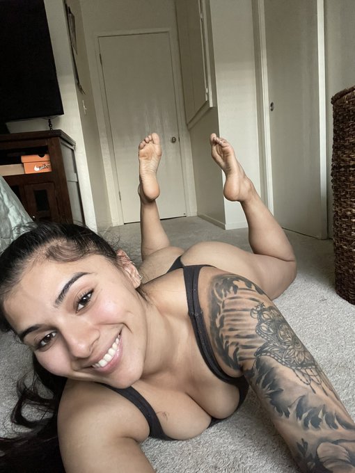 Good morning 🥰🦶🏼 https://t.co/fjbPNzfaBJ