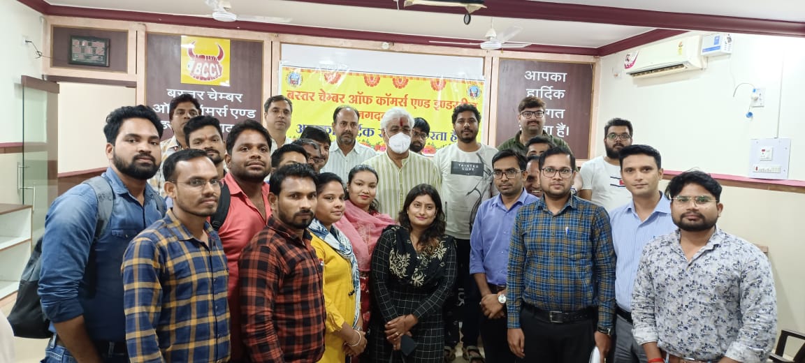 VoicOfCitizens's tweet photo. आज छ.ग नवीन व्यावसायिक प्रशिक्षक कल्याण संघ के साथियों ने केबिनेट मंत्री मान. श्री @TS_SinghDeo जी से मुलाकात कर विभिन्न समस्याओं और माँगो को लेकर ज्ञापन सौंपा ।

मान. मंत्री जी ने हमारी बातों को गम्भीरतापूर्वक सुना और सकारात्मक पहल करने का आश्वासन दिया 🙏
@bhupeshbaghel🙏 https://t.co/fSVAbxfrsp
