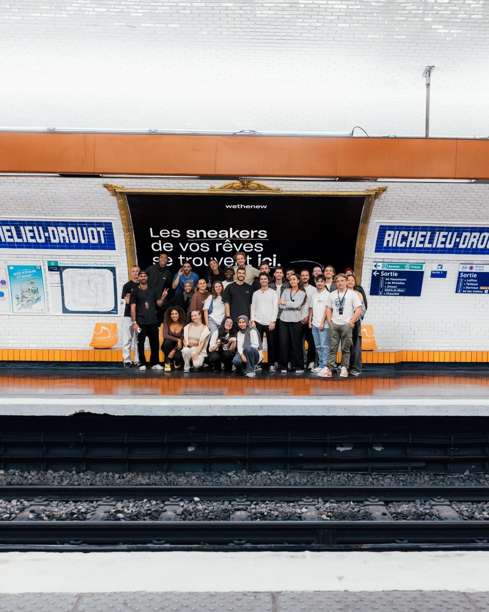 wethenewfr's tweet photo. On est très fière de réaliser notre première campagne d’affichage 🖤✨ https://t.co/b0IxOz6hWB