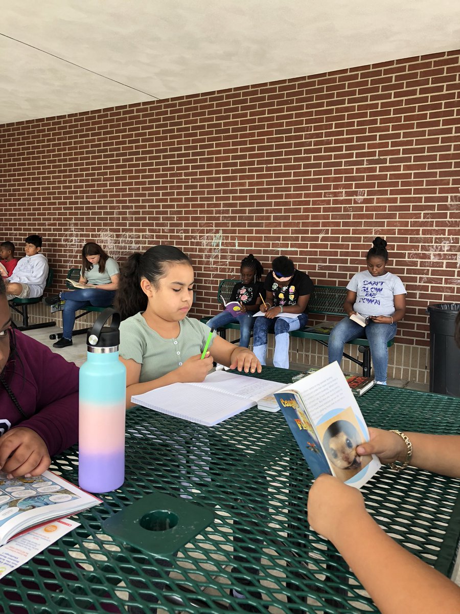 When the WI-FI is down, so you decide that it’s great time for a change of scenery - Reading &amp; Writing in nature on a Friday sounds like a good idea  🌴🐸 <a href="/HumbleISD_RPE/">River Pines Elementary</a> <a href="/csalinaRPE/">Claudia Salinas</a> @SmithTrelice <a href="/burke_shannan/">Shannan Burke</a> <a href="/PrincipalRJDunn/">Rachel J. Dunn</a>