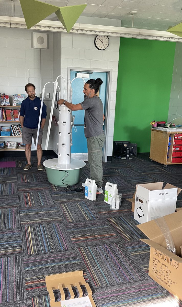 Thank you Joe from ⁦<a href="/TowerGarden/">Tower Garden</a>⁩ for coming to ⁦<a href="/BlaydonPs/">BlaydonPS</a>⁩ to help us setup our first tower! So excited for students to enjoy and learn from growing greens! ❤️ ⁦<a href="/tdsb/">Toronto District School Board</a>⁩ ⁦<a href="/LC2_TDSB/">Learning Centre 2</a>⁩