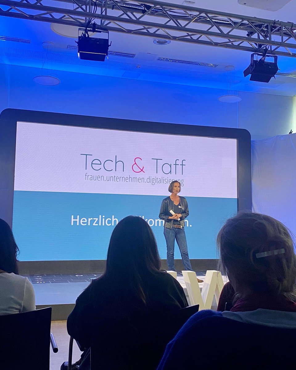echteheldenkiel's tweet photo. Frauenpower auf der #diwokiel bei #techundtaff #ihkkiel #diwish #werbung https://t.co/KFgkEjuhPB