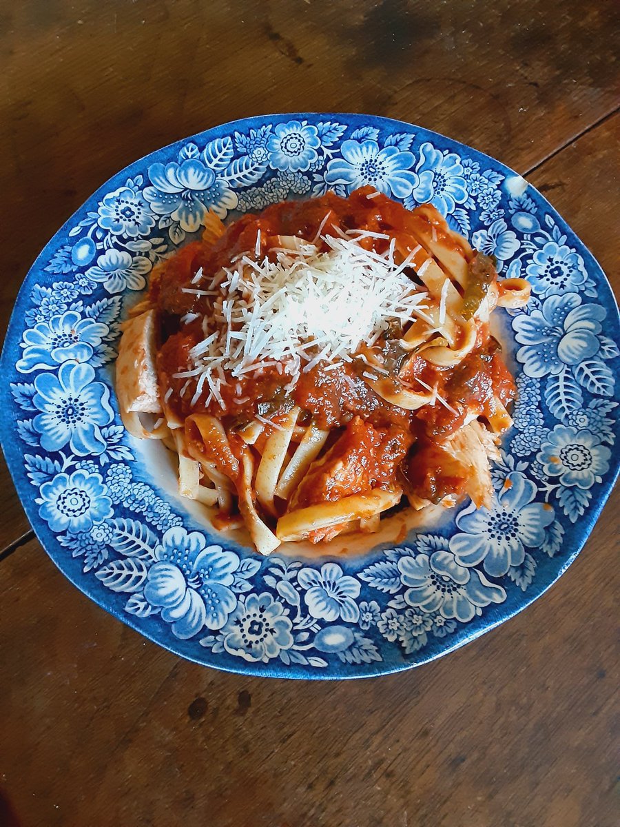 Titmousie2's tweet photo. #braisedchicken in #basilmarinarasauce with #fettuccine
😋 https://t.co/9iqd2batN3