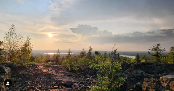PracticeNWT's tweet photo. There are so many great hiking spots in the NWT! A popular day hike in Yellowknife is Ranney Hill – just a short drive out of town down the Ingraham Trail, with incredible views of the city. 
📍Yellowknife, NT
📷 @coltagious 
#PracticeNWT #Hiking #Yellowknife #HealthcareCareers https://t.co/VGJ0b8IUOC