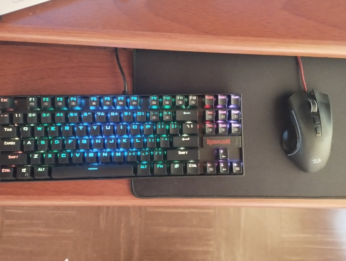 Que buena marca es Redragon, estos casi 15 días que llevo con este combo de teclado mecánico y mouse 10 de 10.