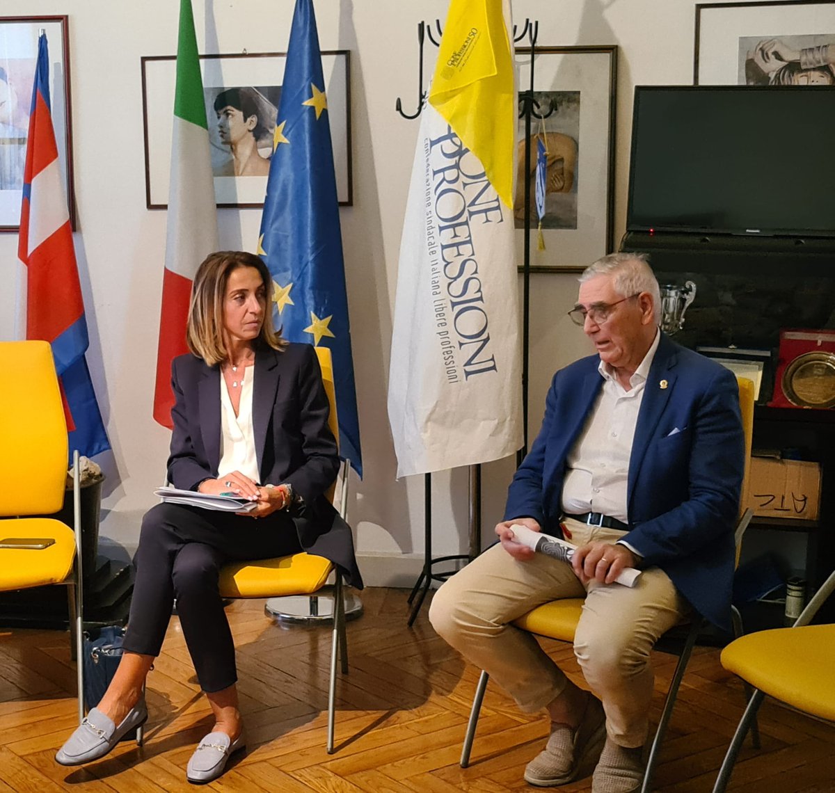 ElenaChiorino's tweet photo. Questo pomeriggio, incontro con #Confprofessioni.
Fratelli d'Italia da sempre è vicina alle libere professioni, in Parlamento con la battaglia sull'equo compenso, in Regione con l'inserimento di una rappresentanza dell'associazione in Commissione di Concertazione. https://t.co/bM4ZnrA7BI