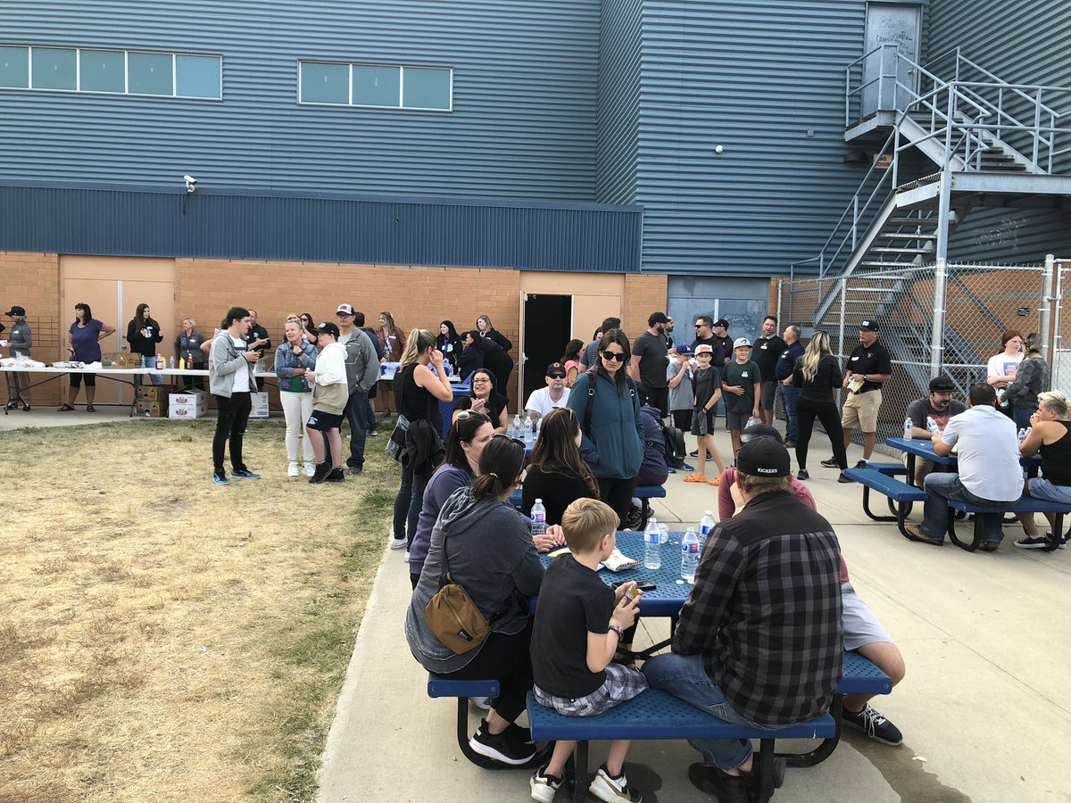 NotreDame_MH's tweet photo. Great school community gathering last night at our Backyard BBQ @NotreDame_MH and @kona_ab serving some shaved ice https://t.co/NSysr63EWm