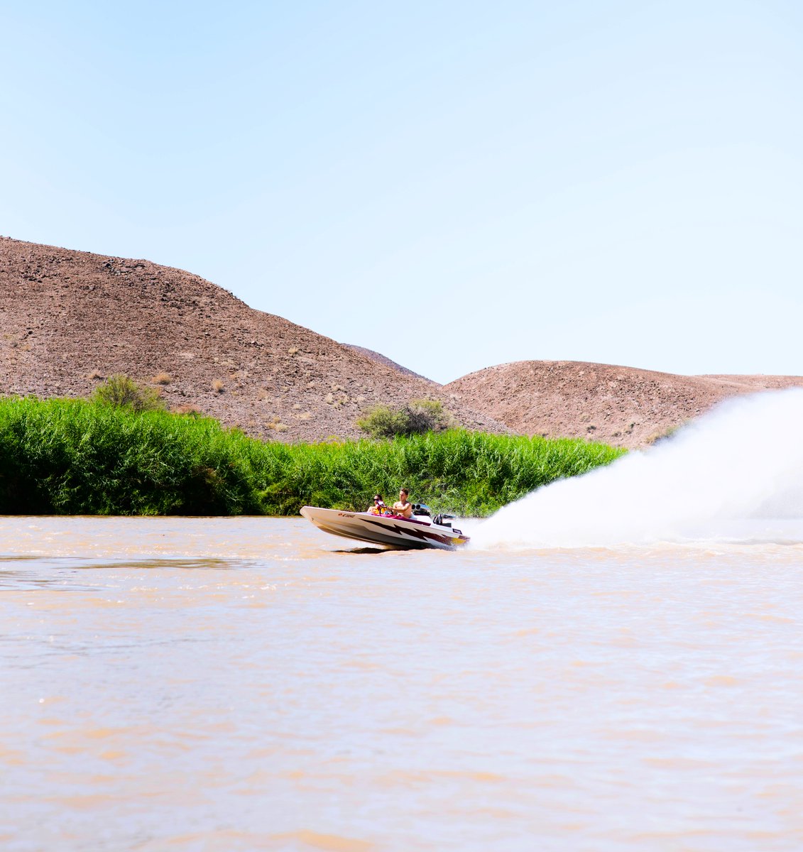 VisitYumaAZ's tweet photo. Just north of #Yuma, a variety of natural experiences await visitors and residents at Martinez Lake. You can pull up to the #sandbars or speed across the #lake. It’s easy to find the spot that’s right for you.
#VisitYuma #LoveYuma #MartinezLake https://t.co/JdEFPHwVmN