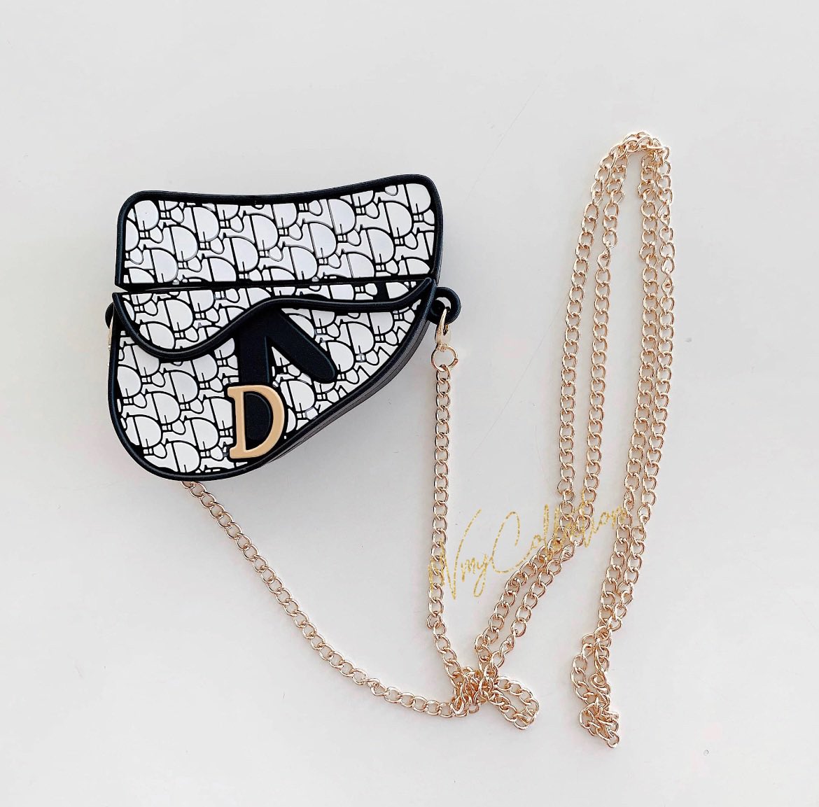 NVmyCollection's tweet photo. Designer airpod cases all $7! More options available!

Shop Now! 🛍🤑 https://t.co/dix4eoYObf https://t.co/bizJIT25PV