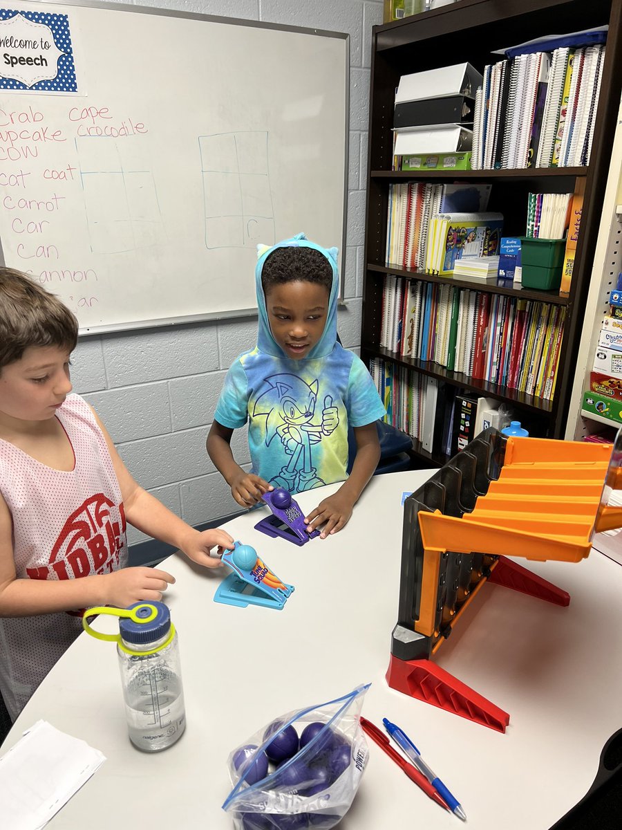 JenKingSLP's tweet photo. These 2 kindergarten readers earned a game of interactive connect 4 as a positive reinforcer for their tremendous efforts @McLeanSchool #mcleanschool #SLP https://t.co/WtivH1S8a5