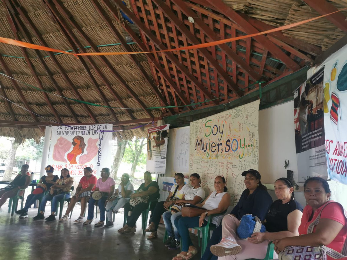 CdsCaribe's tweet photo. 21 años de la Red de Mujeres Rurales del Norte de Bolívar, 21 años de un movimiento que ha transformado vidas, familias y comunidades, a un partir de la promoción de los derechos de las mujeres y la equidad de género, y desde la solidaridad, sororidad, creatividad y alegría 💜✊🏽 https://t.co/znkfAjNUXo