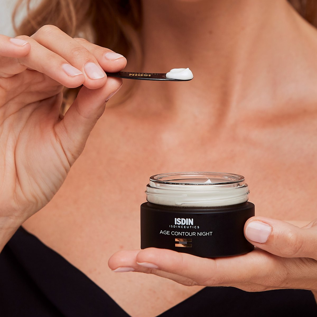 Isdinusa's tweet photo. 🌙A quick lesson from our Night School for Skin:
 
 📋 What happens to skin at night?
 
↑ skin renewal
↑ temperature
↑ permeability
↓ barrier function
 
  #isdinusa #skin #nightroutine https://t.co/yj0pwqVesO