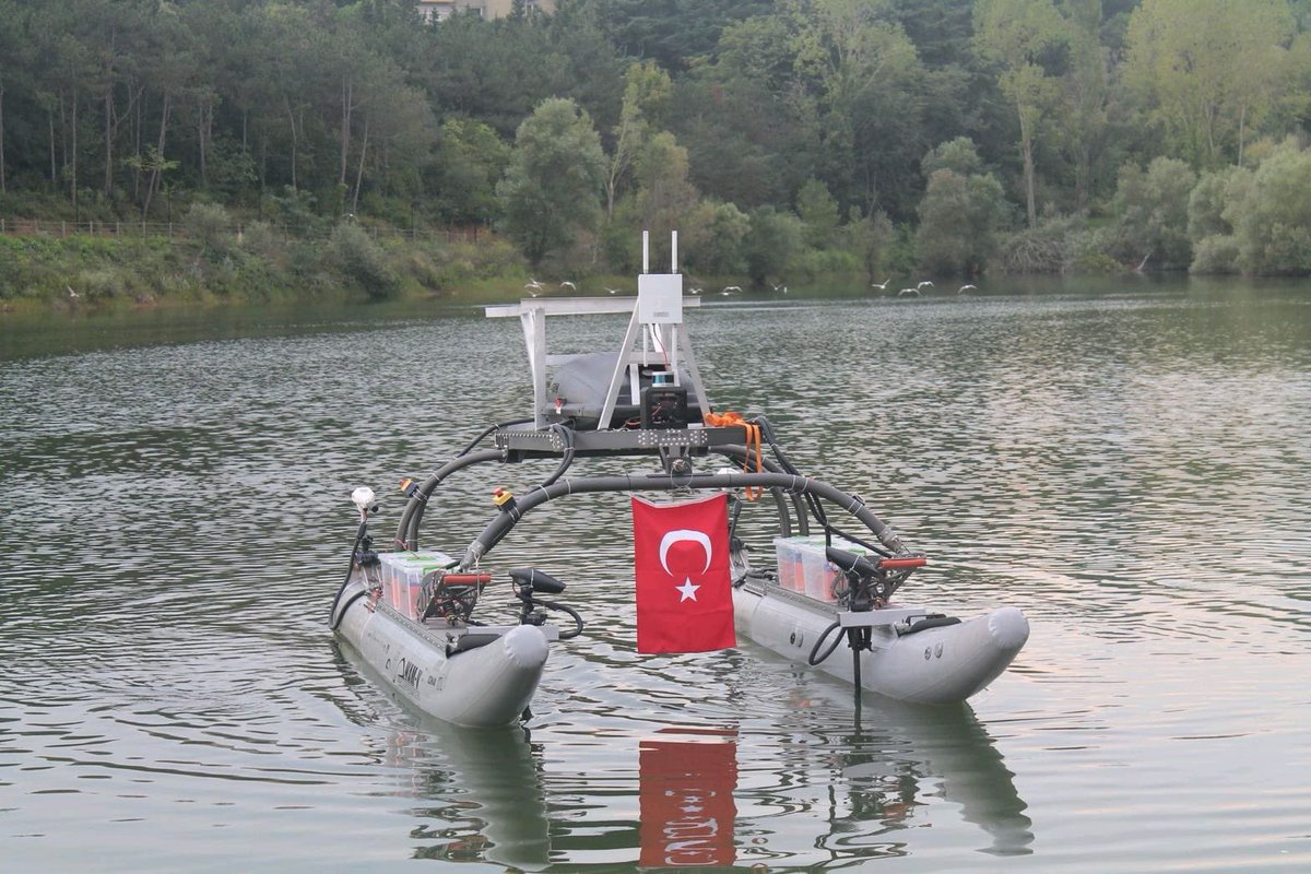 ituasteam's tweet photo. -Bütçe kısıtları sebebi ile 11-17 Kasım 2022'de düzenlenecek olan, ilk ve tek Türk üniversite takımı olarak katılma hakkı elde ettiğimiz Maritime RobotX Challenge'a katılmamız  risk altındadır. 
-Bu onurlu hakkımızı kaybetmemek için acil desteğe ihtiyaç duyuyoruz. https://t.co/5zDd8MmWSp