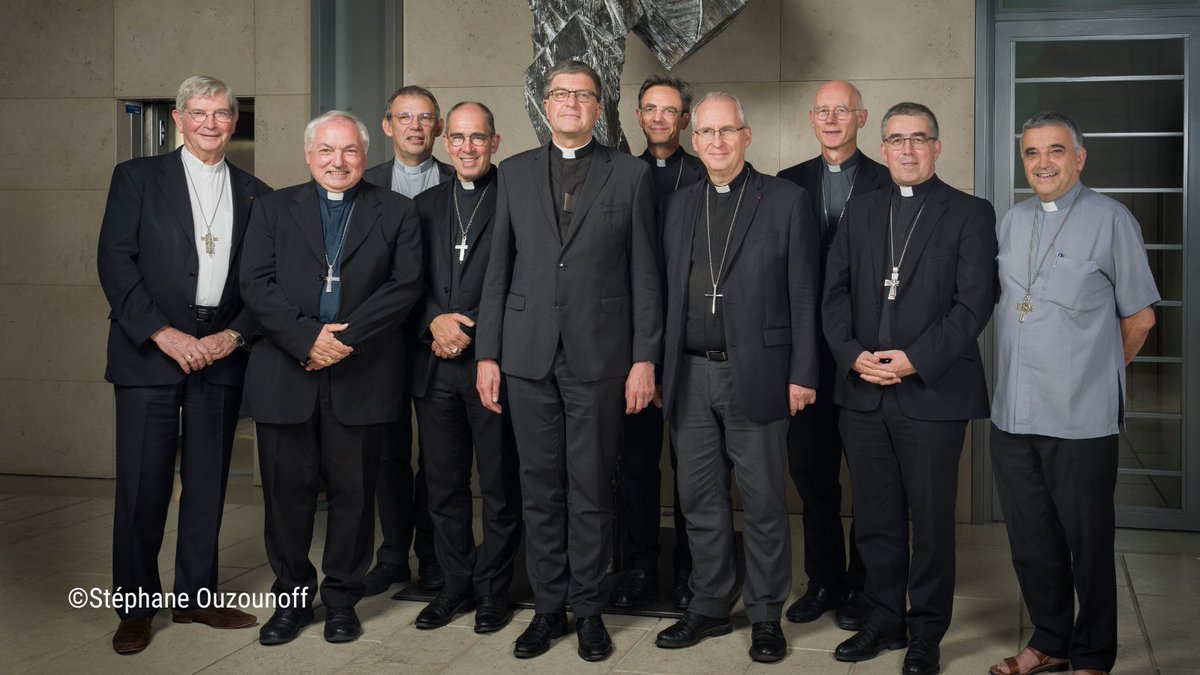 #FinDeVie : les évêques français exhortent à renforcer les #soinspalliatifs et à honorer chaque vie humaine.

lemonde.fr/idees/article/…