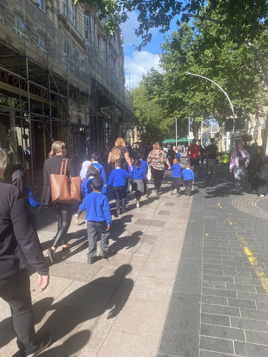 Mrs_Baston's tweet photo. Well it’s not often you can say you’ve been invited to welcome the new King! Such a privilege to stand at @cardiff_castle gates and celebrate with our pupils from years 1-6, as well as all our @SMTVCardiff staff. A day to remember for everyone. https://t.co/FregSoqHTp