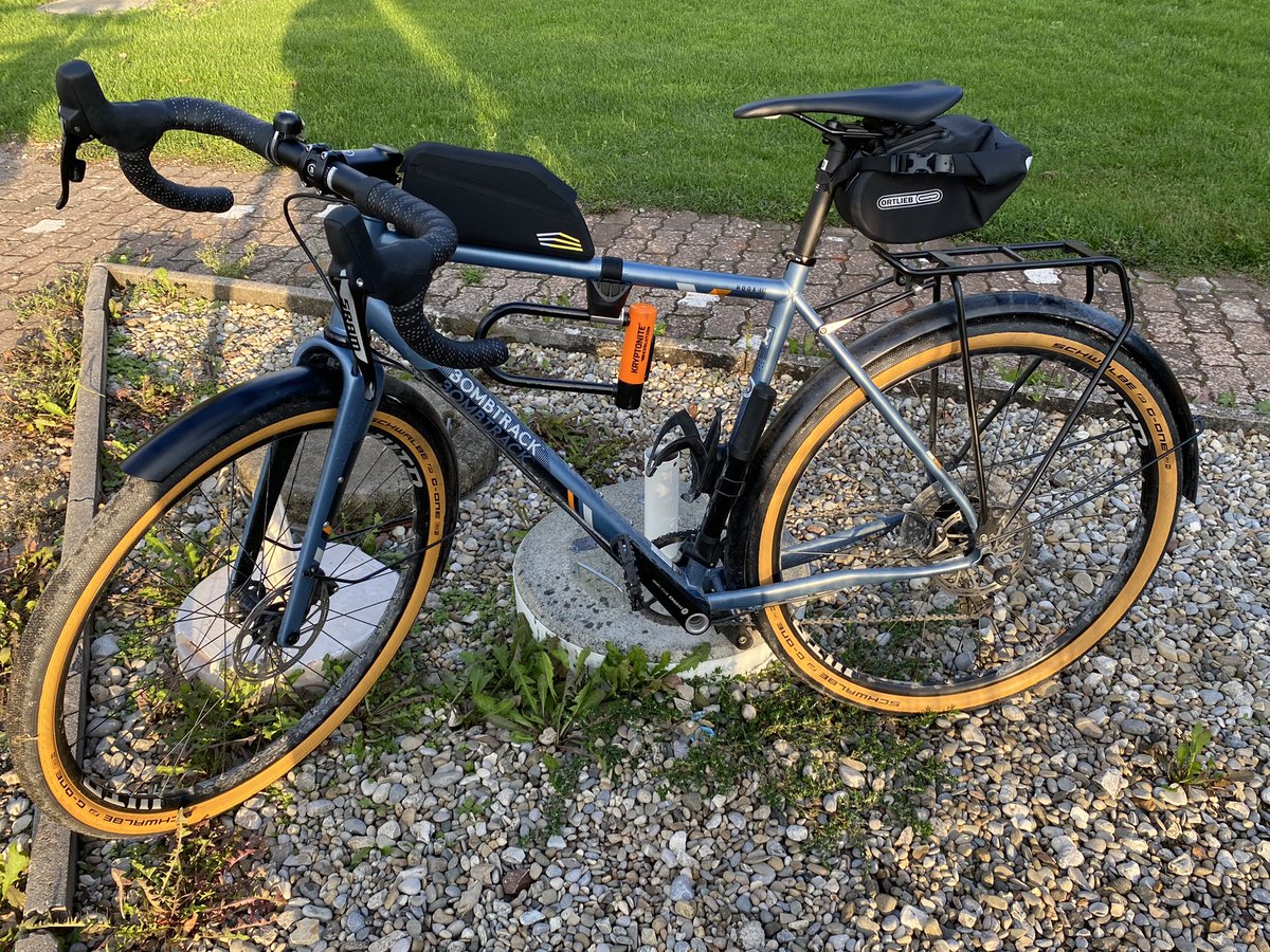 jschweda's tweet photo. Ich liebe die neuen Reifen jetzt schon! #Schwalbe auf @Bombtrack17 https://t.co/DoKQWIoDPS