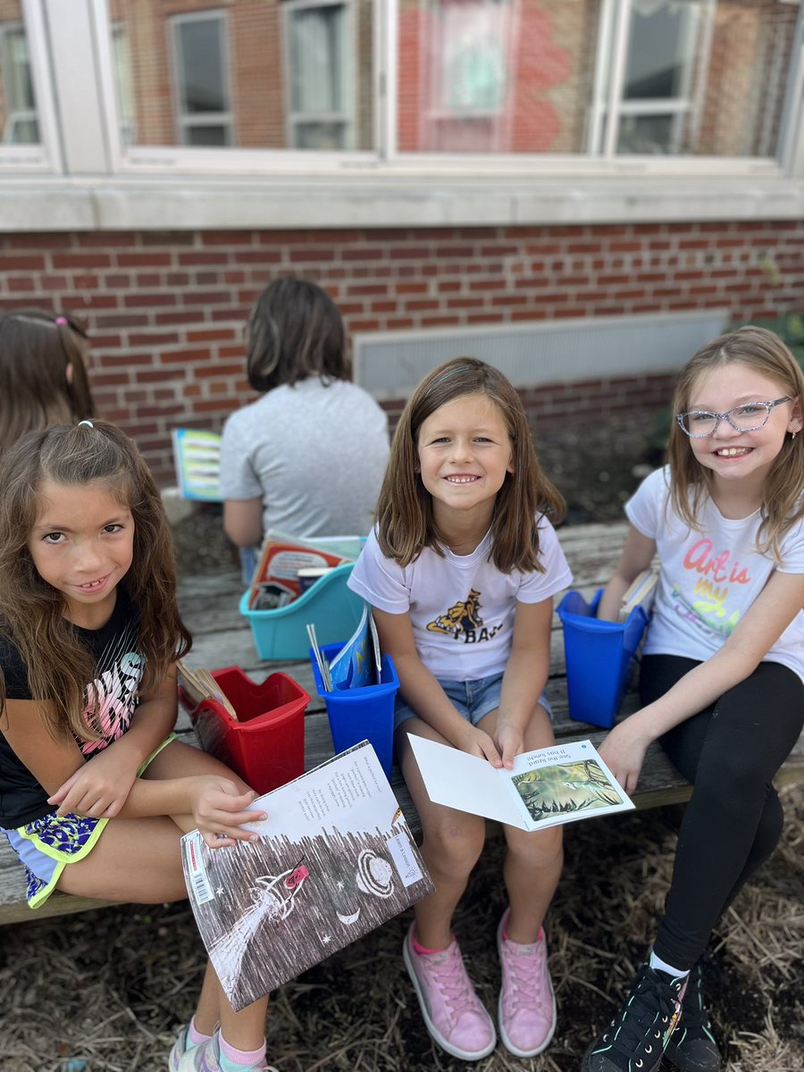 Beautiful day to read outside with our 3rd grade buddies!☀️📚<a href="/FLBulldogs/">Falls-Lenox Primary School</a>