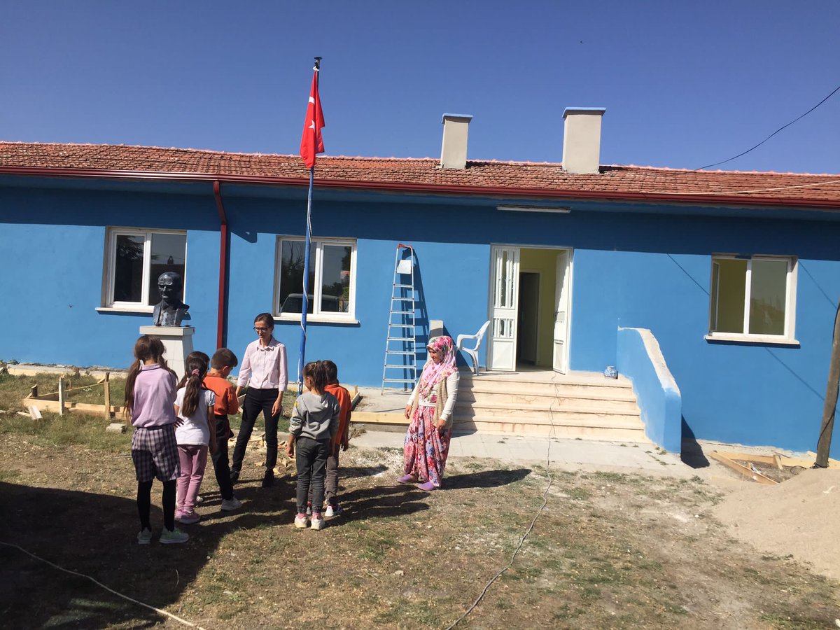 inonumem's tweet photo. Köy okulları hayata geçiyor. 
İlçemiz Dereyalak mahallesindeki okulumuzda bayrağımız dalgalanmaya başladı. @tcmeb @EskisehirMem @pervin_tore @SEROLSEYITGAZI https://t.co/mfT6H9z5Xe