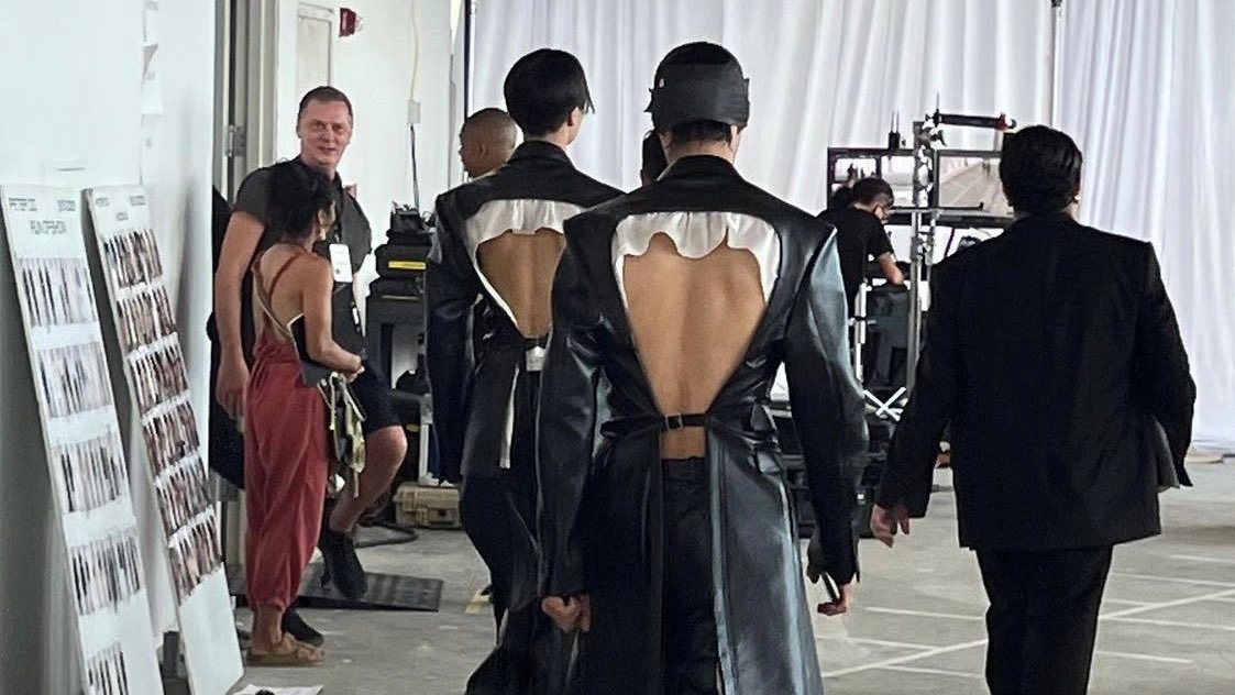 saintdoII's tweet photo. the peter do ss23 backless suits are still the most sickening pieces to come out of nyfw https://t.co/6eZLelYx6p