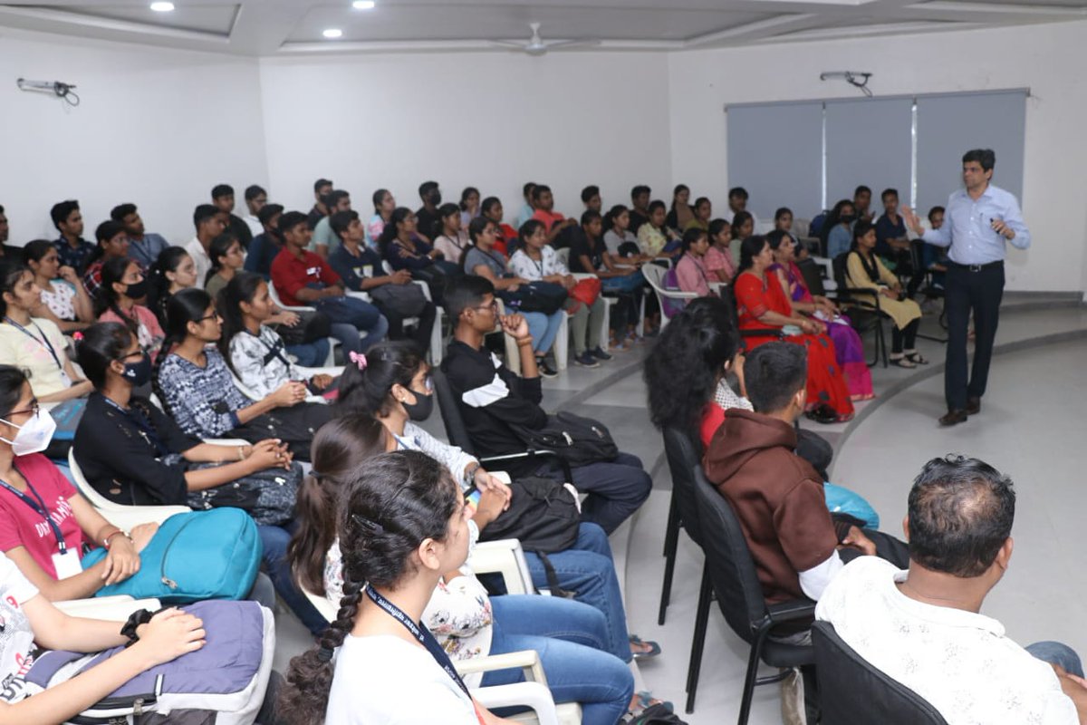 CMD_iTransform's tweet photo. Engaging today's youth in a Life Skills Workshop - How to DREAM? to mentor on this critical aspect while firming up the future career!
@MSSDSociety @MSInSociety @SINEIITB @IIPHG1 @miu_manipur
#Nagpur #studentsuccess #careerdevelopment #collegestudents #YouthLeague https://t.co/tDIDxsKno3