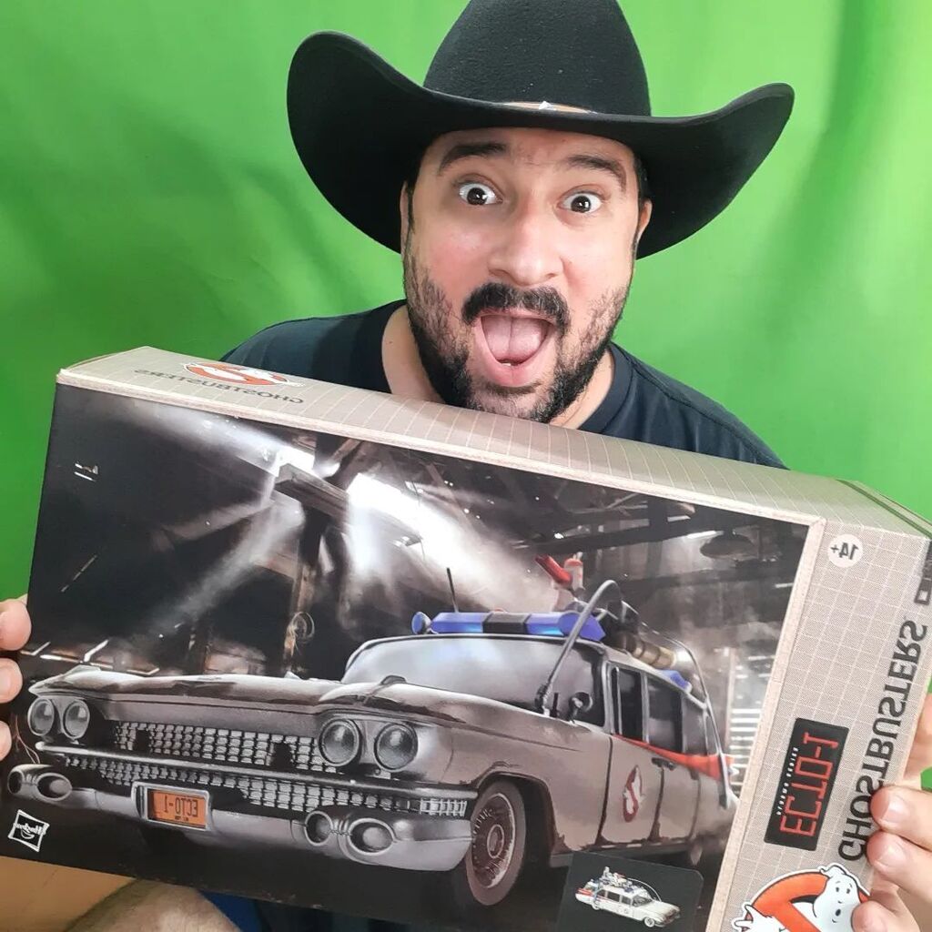 CarlosTVlog's tweet photo. Así o más contento con mi #ecto1 ??!!! Siempre quise tener uno Hahahahahha

#ghostbusters #retro #vintage #hasbro #nosonjuguetes #oldschool #ectoplasm https://t.co/4Sk78k44we https://t.co/hmkzf3RCtq