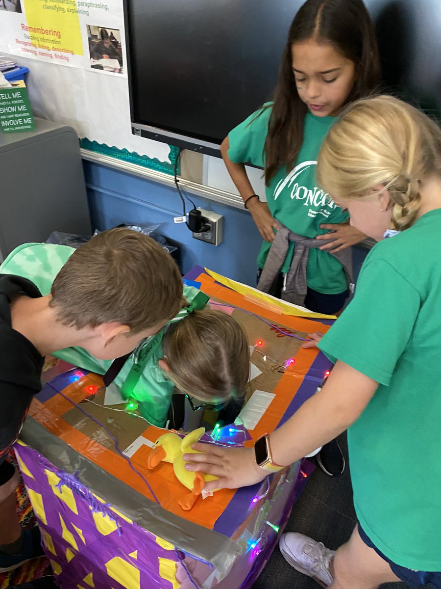KnophsKids's tweet photo. Our fifth grade arcade was a HUGE success.  We loved having our second grade friends join us. (It seemed the adults had fun too 😉). #knophskids @edinaschools https://t.co/sg88EQawW8