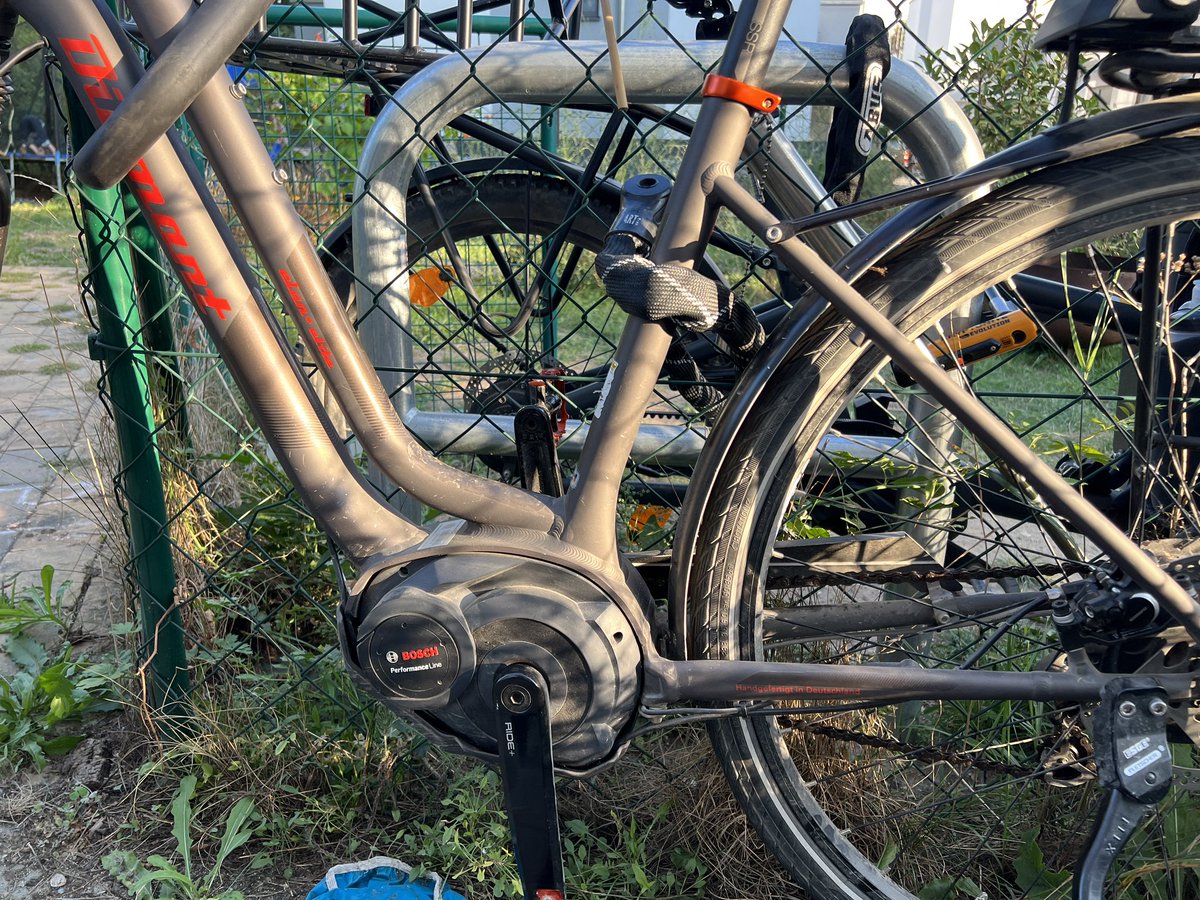 le_cyclist's tweet photo. Hallo #Leipzigbubble, dieses Pedelec wird seit gestern vermisst! Wurde uns tagsüber aus dem Hinterhof geklaut. Wer was sieht, bitte melden! https://t.co/qeREE9tNzb