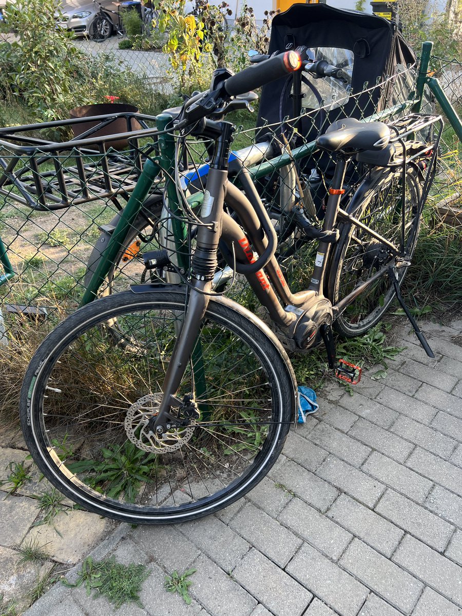 le_cyclist's tweet photo. Hallo #Leipzigbubble, dieses Pedelec wird seit gestern vermisst! Wurde uns tagsüber aus dem Hinterhof geklaut. Wer was sieht, bitte melden! https://t.co/qeREE9tNzb