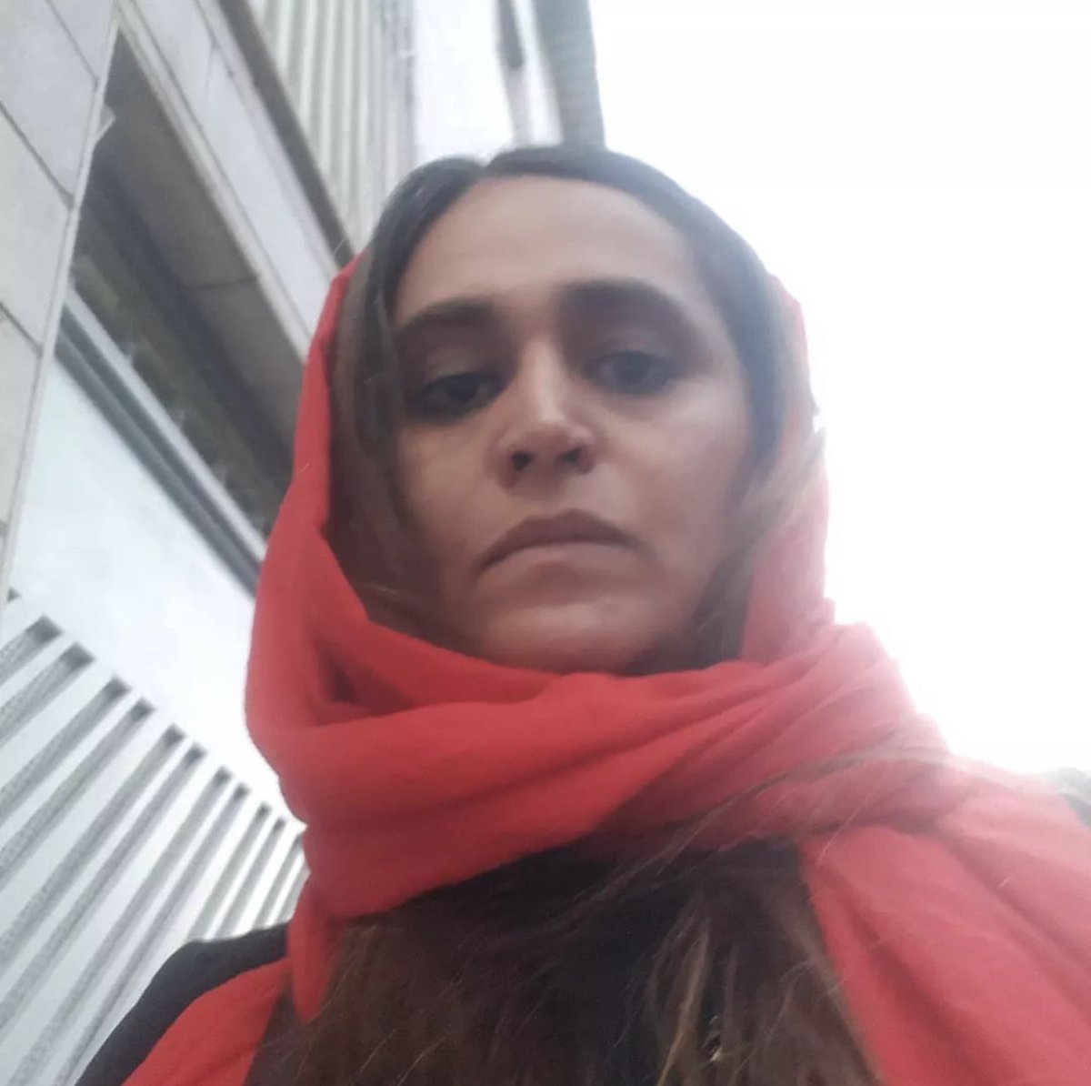 #لیلا_میرغفاری جلوی بیمارستان کسری بازداشت شد.

#مهسا_امینی