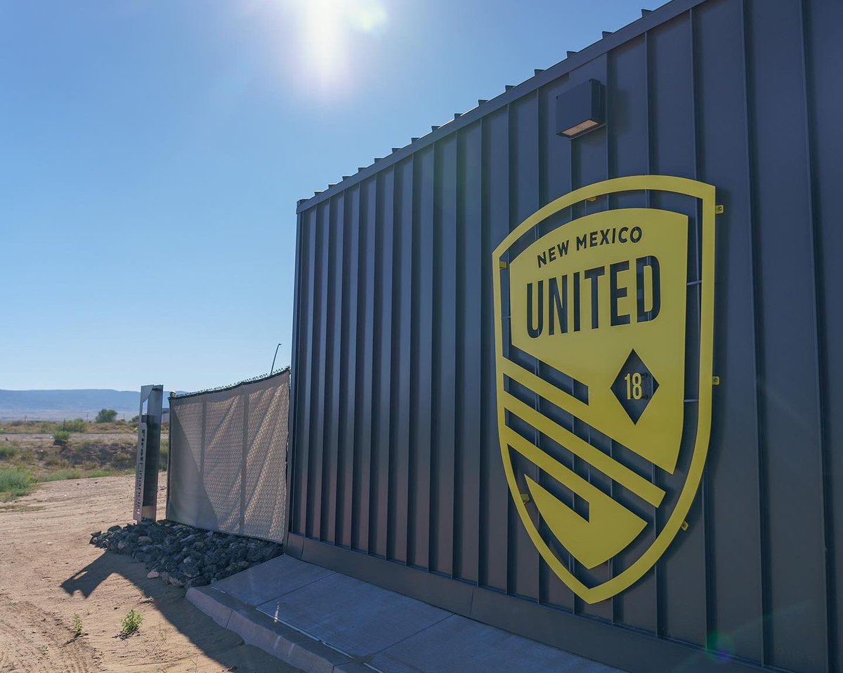 LoyalSelect's tweet image. Away days. 🚧

#LoyalSelect | @radychildrens