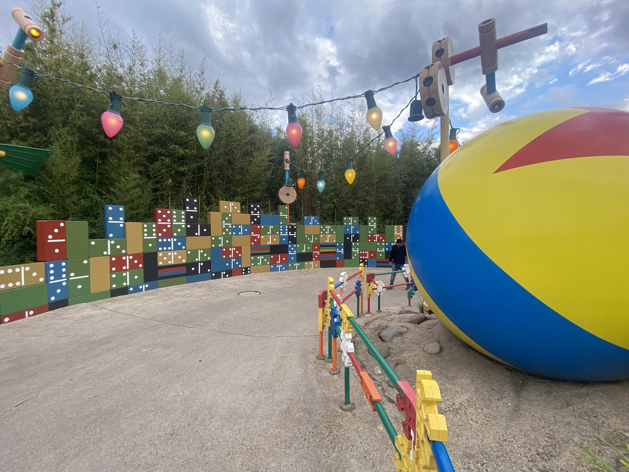 Disneyland Paris Works (DisneylandWorks) / Twitter