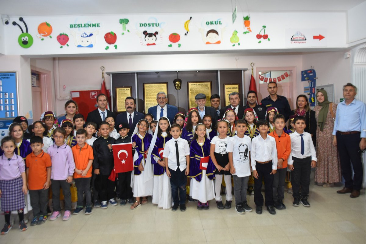 kadir432626's tweet photo. İlçe Kaymakamımız Sn. Tolga USTAOĞLU ve İlçe Milli Eğitim Müdürümüz Sn. Ali TÜRKAL ile birlikte Şehit Ali İhsan Aydın İlköğretim Okulunda düzenlenen İlköğretim Haftası kutlama programında minik öğrencilerimizin heyecanına ortak olduk. https://t.co/9mwqz6cfDs