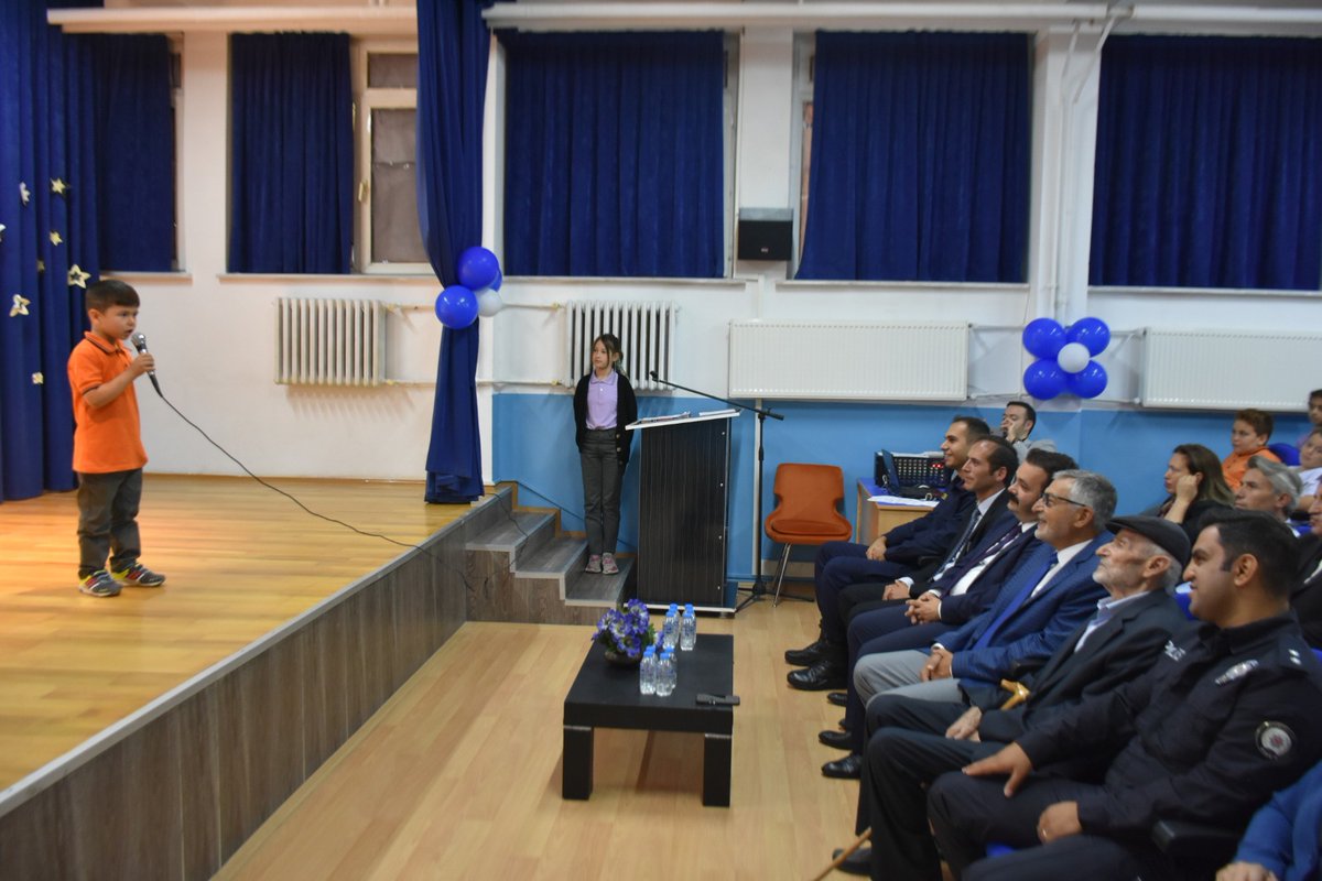 İlçe Kaymakamımız Sn. Tolga USTAOĞLU ve İlçe Milli Eğitim Müdürümüz Sn. Ali TÜRKAL ile birlikte Şehit Ali İhsan Aydın İlköğretim Okulunda düzenlenen İlköğretim Haftası kutlama programında minik öğrencilerimizin heyecanına ortak olduk.