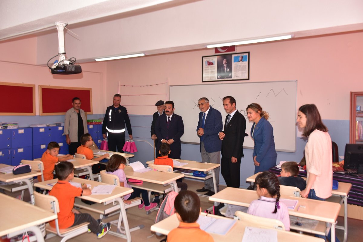 kadir432626's tweet photo. Tüm öğrencilerimize eğitim hayatlarında başarılar diliyor, keyifli bir eğitim öğretim dönemi geçirmelerini diliyorum. https://t.co/zevqfQJUxm