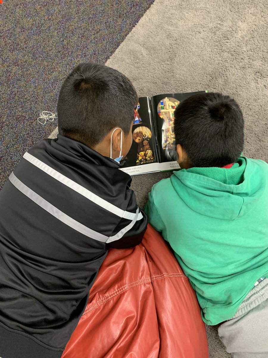 KAguilar37's tweet photo. Daily 5 on Friday also includes I Spy and Where’s Waldo partner reading! #hesdpride #rm37 #vikings5400 #daily5 #readtosomeone #teamwork #collaborate #funfriday https://t.co/AS6906aHAA