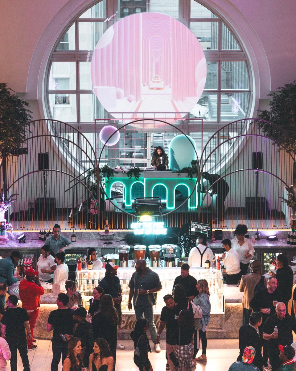 Future Galerie tweet media